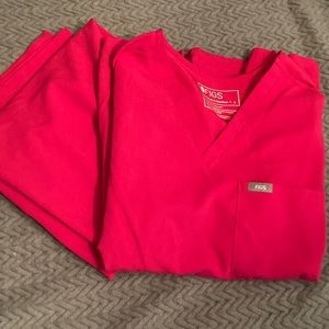 Figs Ultra Rose Scrub Set: Catarina top, Livingston pants